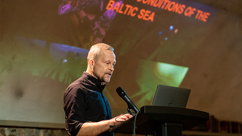 Tallinnkonferens-Patrik-H&ouml;glund-foto-Aron-Urb-fr&aring;n-Eesti-Meremuuseum-800x450.jpg