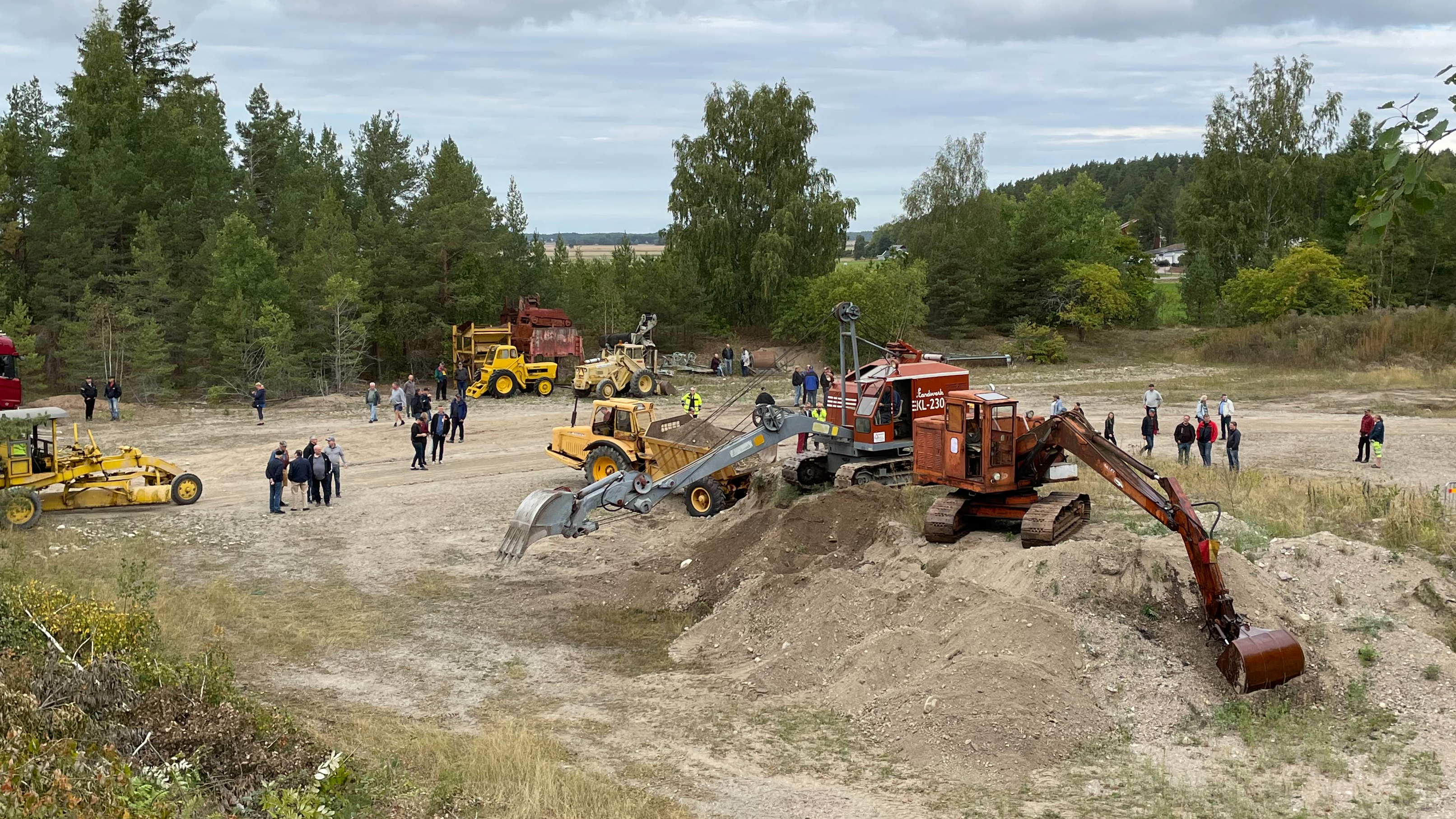 Maskindagen i Kjula 2022: grävskopor i grusgrop